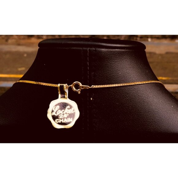 1970s Gold Tone Locket Pendant Necklace on 24 in chain Unworn with Tag - Picture 4 of 4